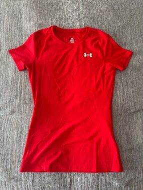 Under Armour Women's Red Short Sleeve Tee